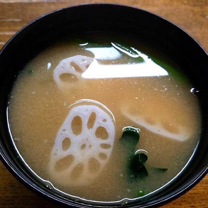 蓮根とほうれん草の味噌汁